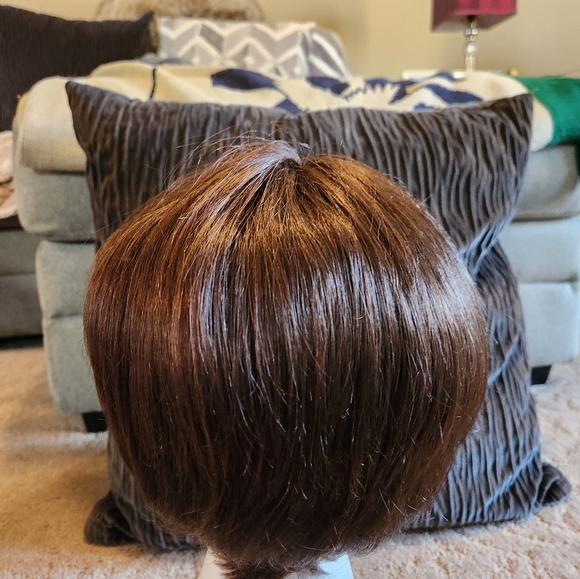 WIG - Picture 3 of 4